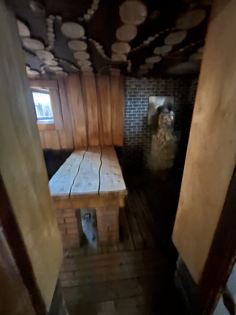 Tady ta ležanka (lavice) je fajn nápad, kdy k hostu máš přístup ze všech stran.